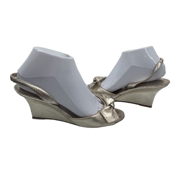 Manolo Blahnik Gold Bow Slingback Wedge Heeled Sandals Size 38 Women's - Picture 1 of 9